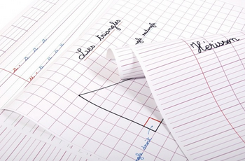 https://www.clairefontaine.com/img/cms/2023%20-%20cahier/feuille-double.PNG